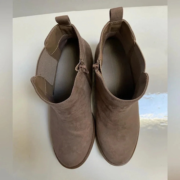 Ecco ankle  suede tan 1” heel boots sz 7WW - Picture 6 of 10